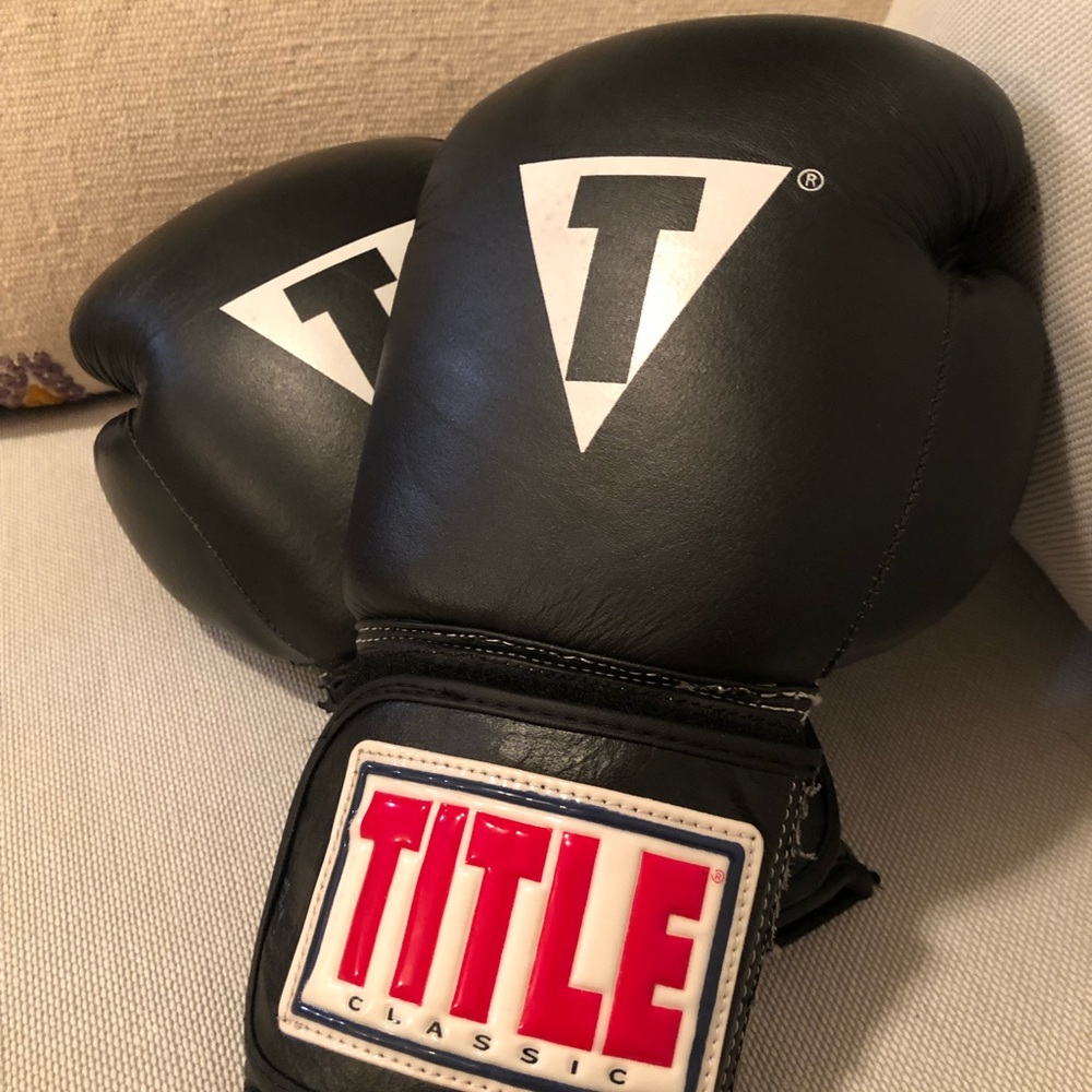 Title Classic Boxing Gloves - All Black